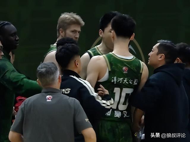 bti体育登录入口-南京同曦突发内讧！郭昊文赵柏清暂停间歇爆发口角欲动手